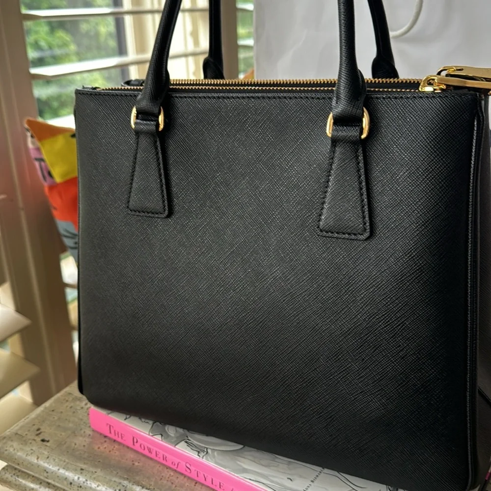 Prada Saffiano Lux Metropolis/Black Gold Metal/ Excellent Condition - Picture 5 of 16